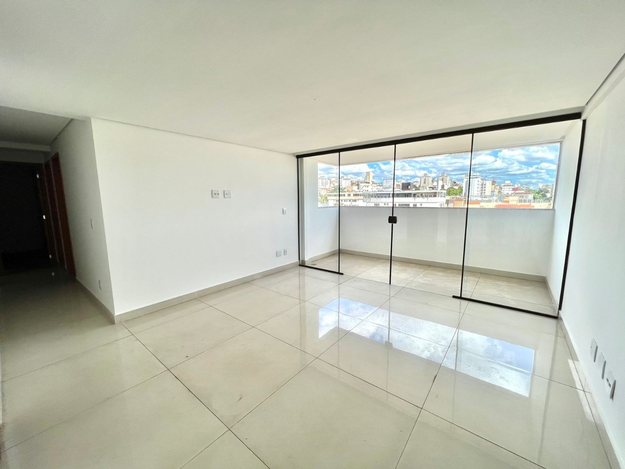 Apartamento à venda com 3 quartos, 92m² - Foto 1