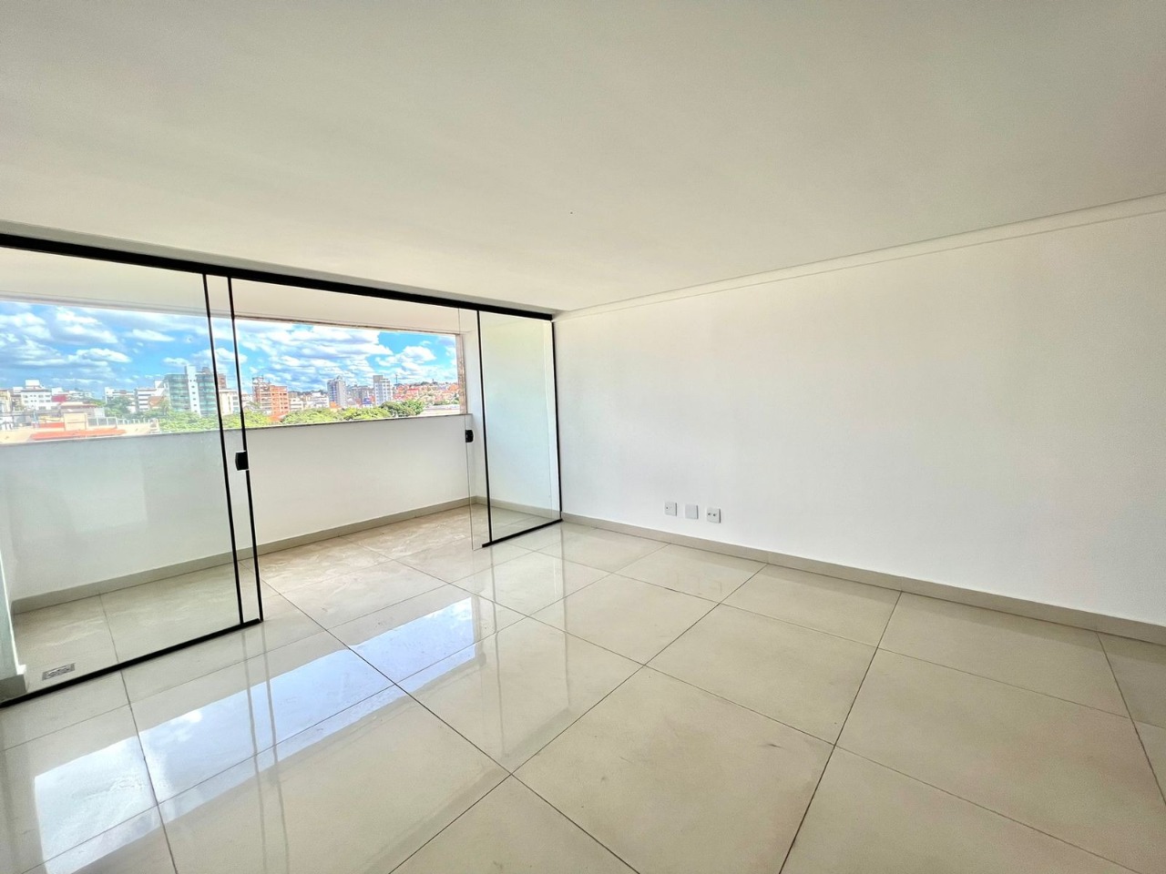 Apartamento à venda com 3 quartos, 92m² - Foto 2