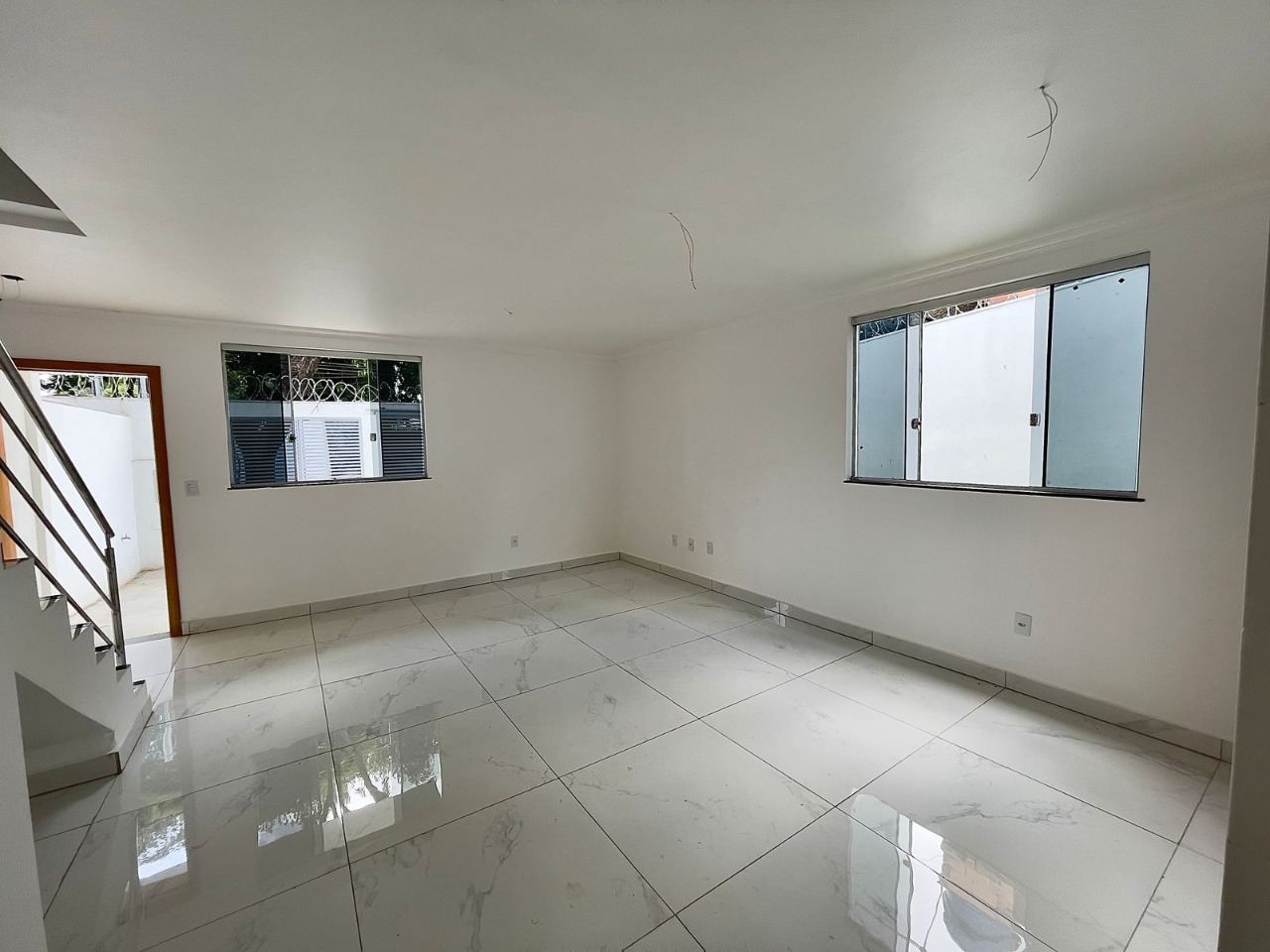 Casa à venda com 3 quartos, 163m² - Foto 1