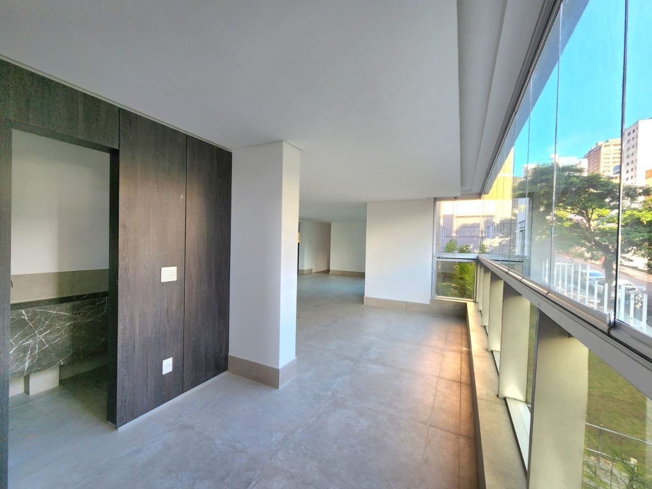 Apartamento à venda com 4 quartos, 197m² - Foto 2