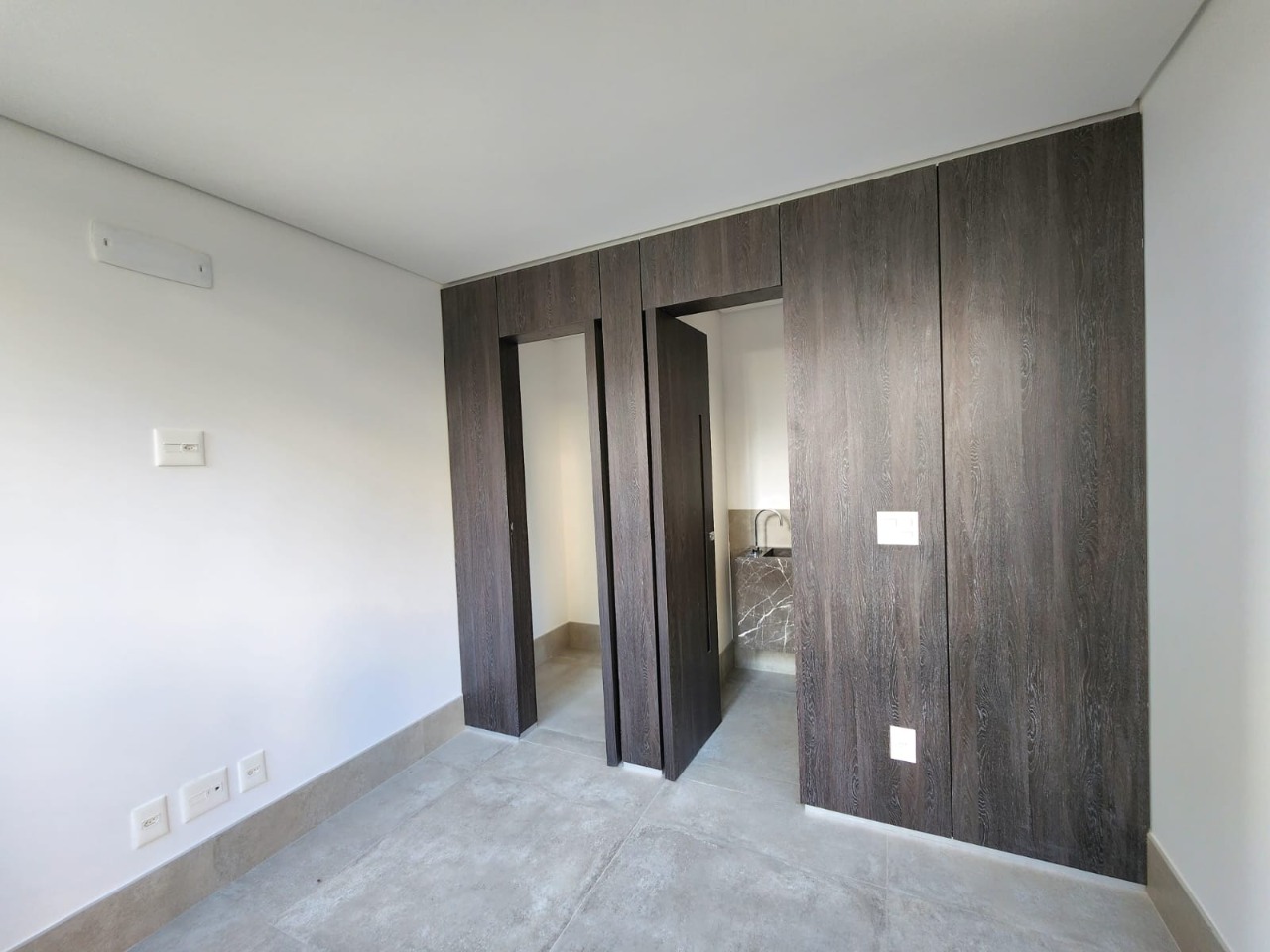 Apartamento à venda com 4 quartos, 197m² - Foto 3