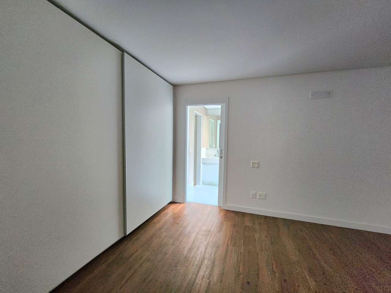 Apartamento à venda com 4 quartos, 197m² - Foto 7