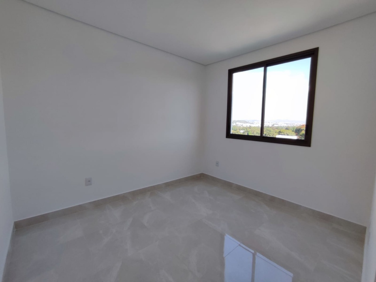 Apartamento à venda com 3 quartos, 100m² - Foto 1