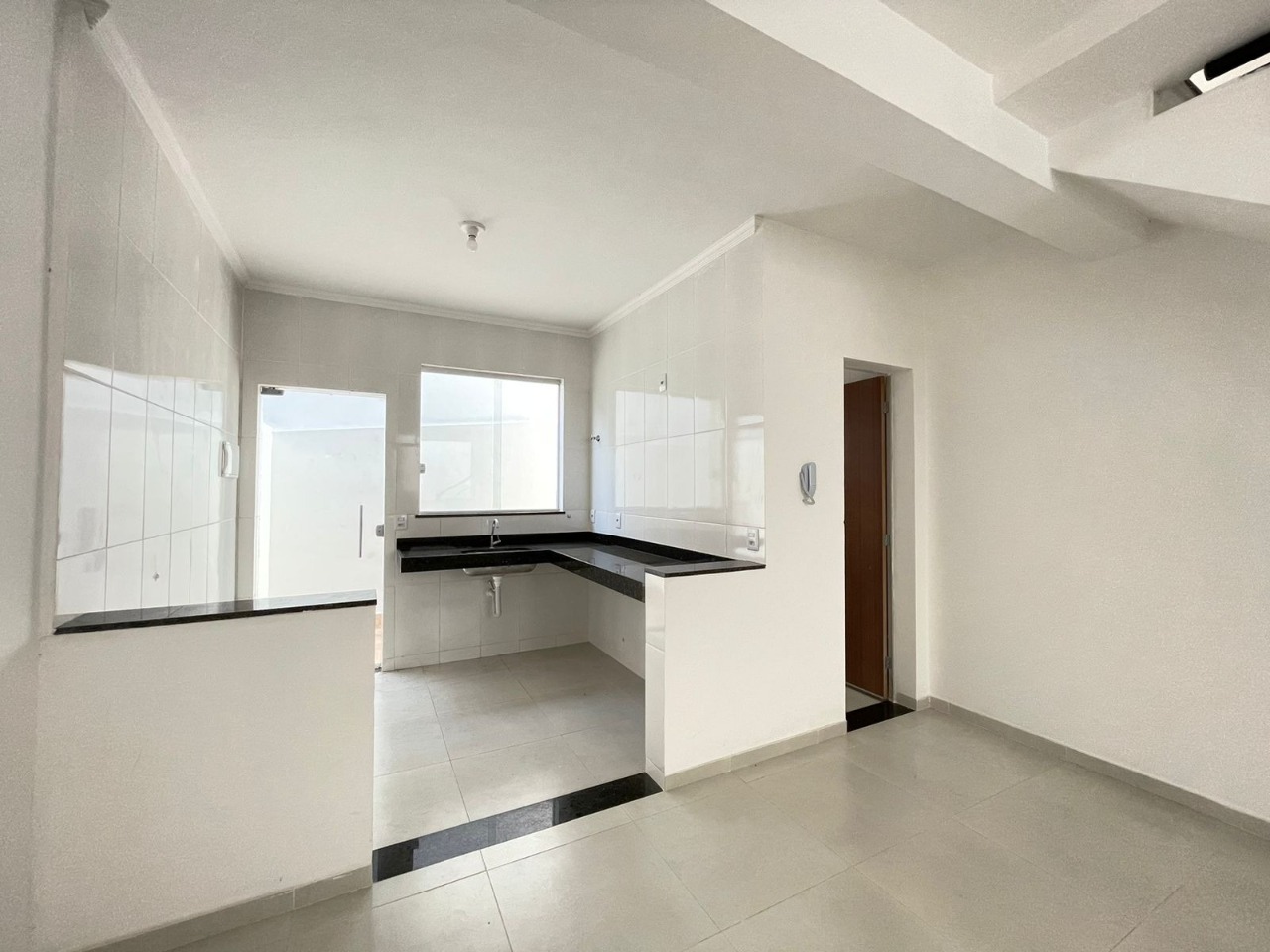 Casa à venda com 2 quartos, 85m² - Foto 4