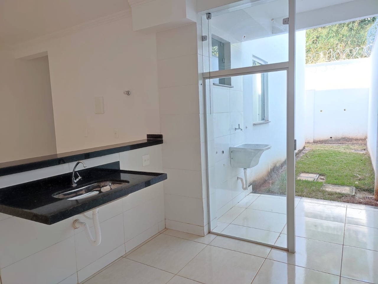 Apartamento à venda com 2 quartos, 75m² - Foto 2