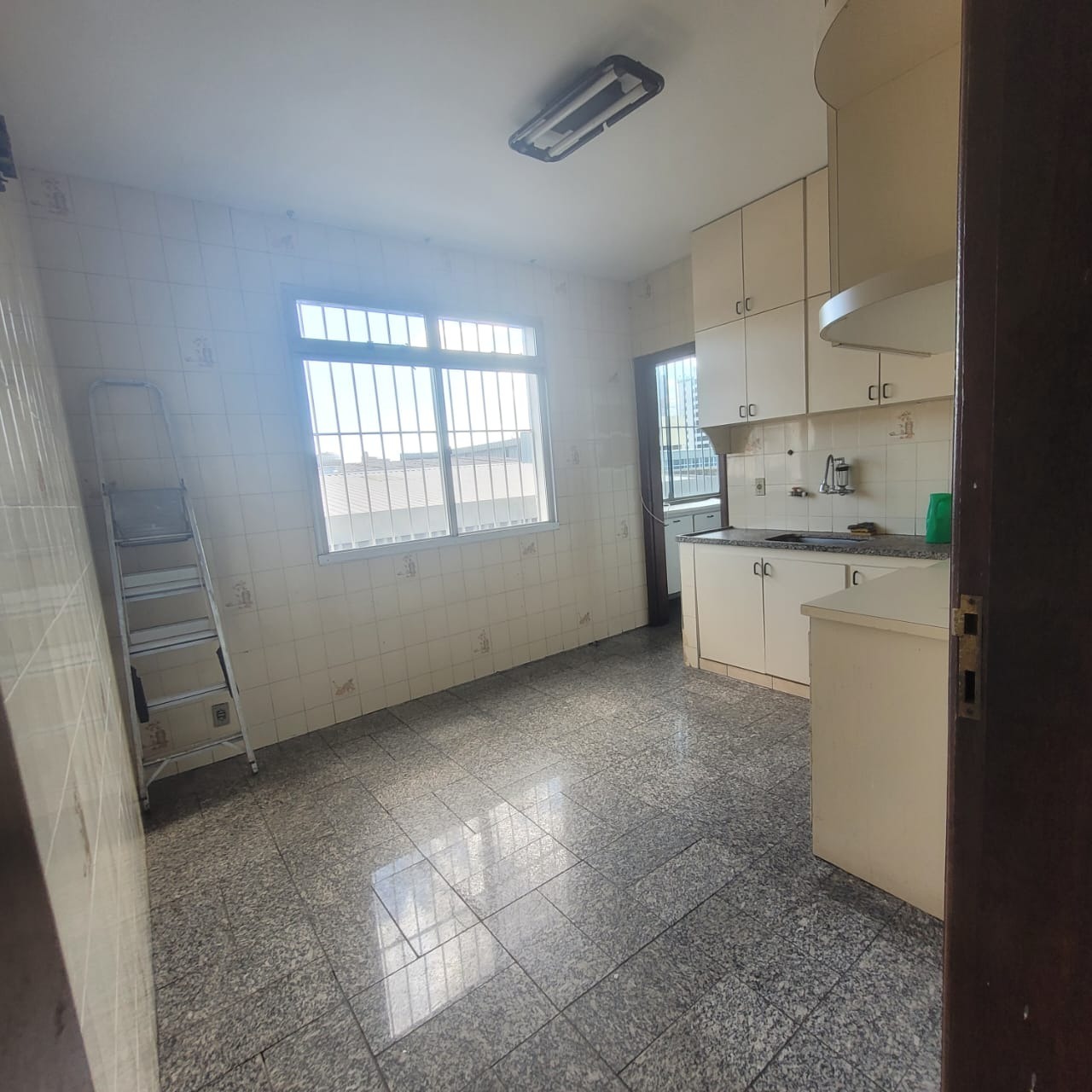 Apartamento à venda com 4 quartos, 220m² - Foto 9