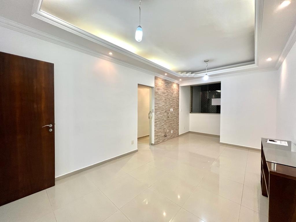 Apartamento à venda com 2 quartos, 72m² - Foto 1