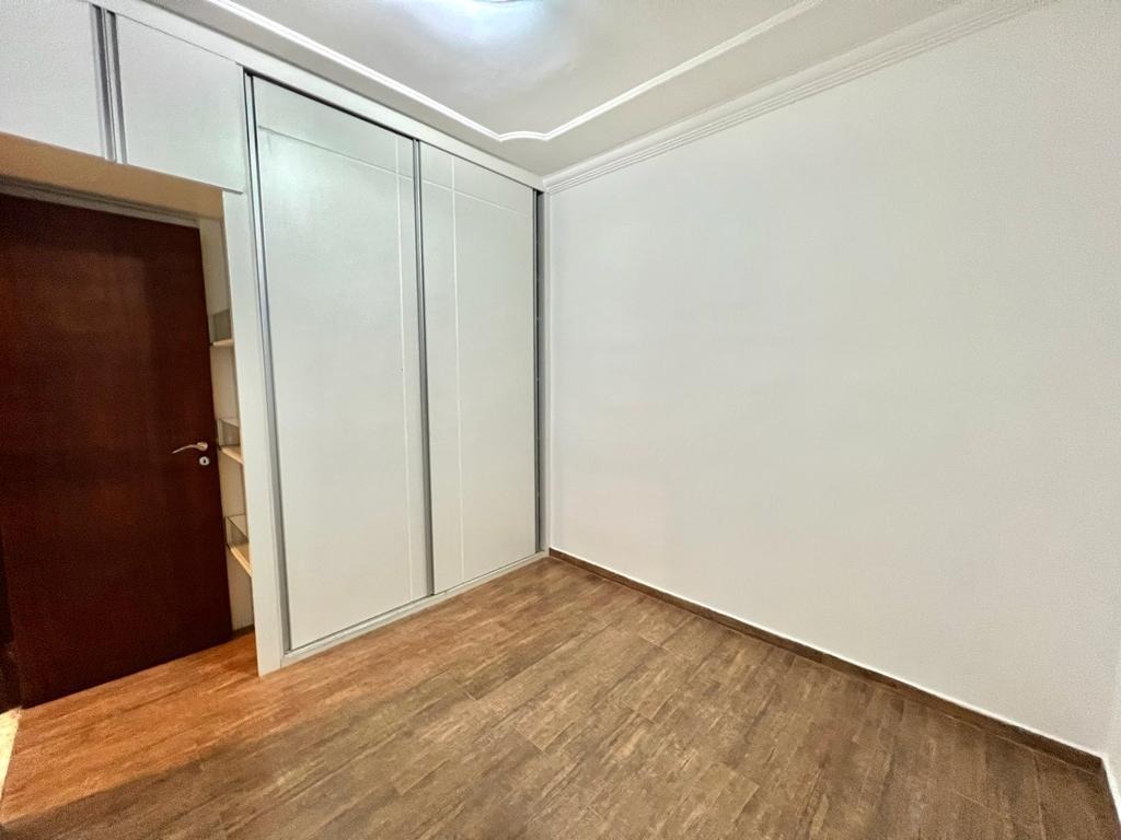 Apartamento à venda com 2 quartos, 72m² - Foto 4