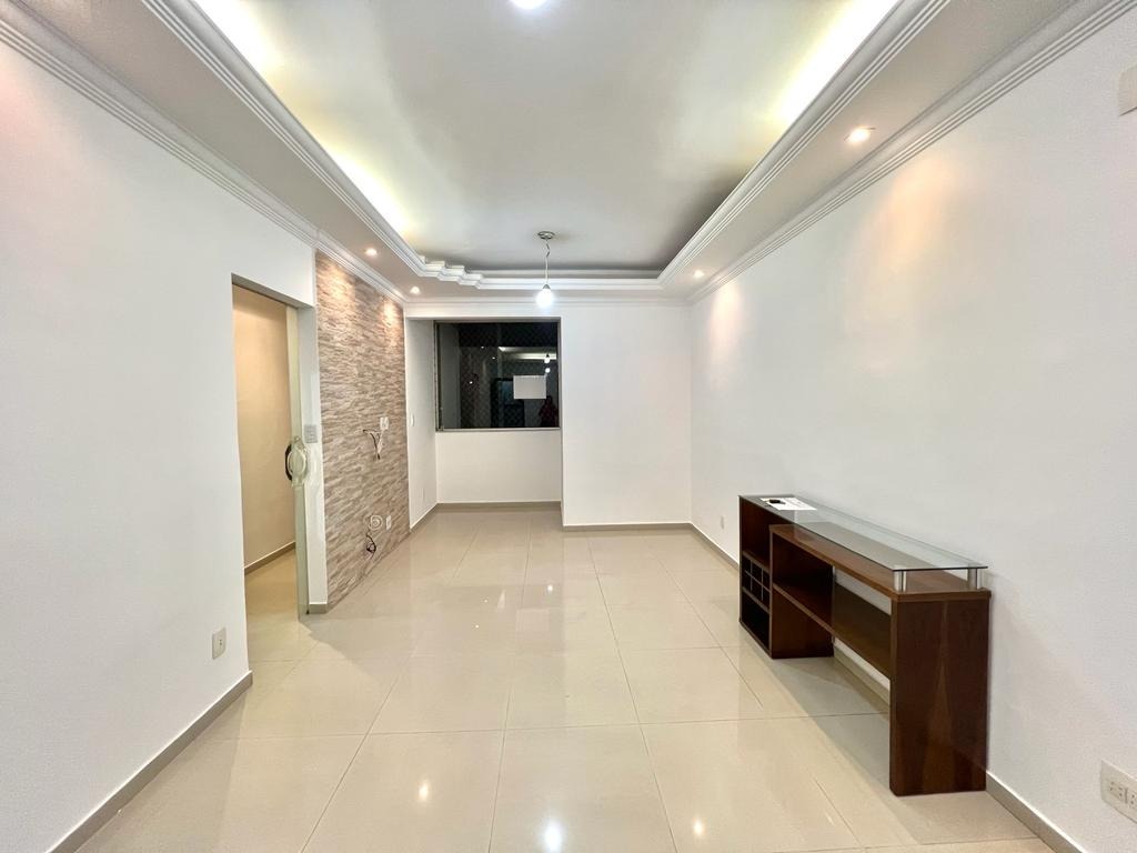 Apartamento à venda com 2 quartos, 72m² - Foto 2