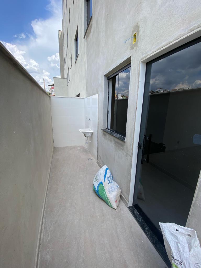 Apartamento à venda com 3 quartos, 76m² - Foto 2