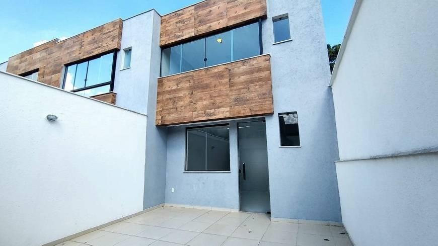 Casa à venda com 3 quartos, 102m² - Foto 1