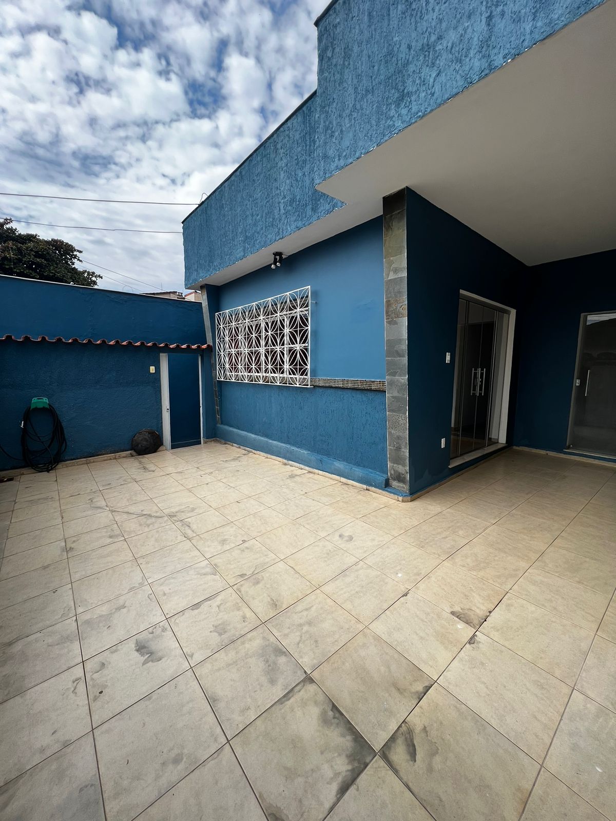 Casa à venda com 5 quartos, 241m² - Foto 1