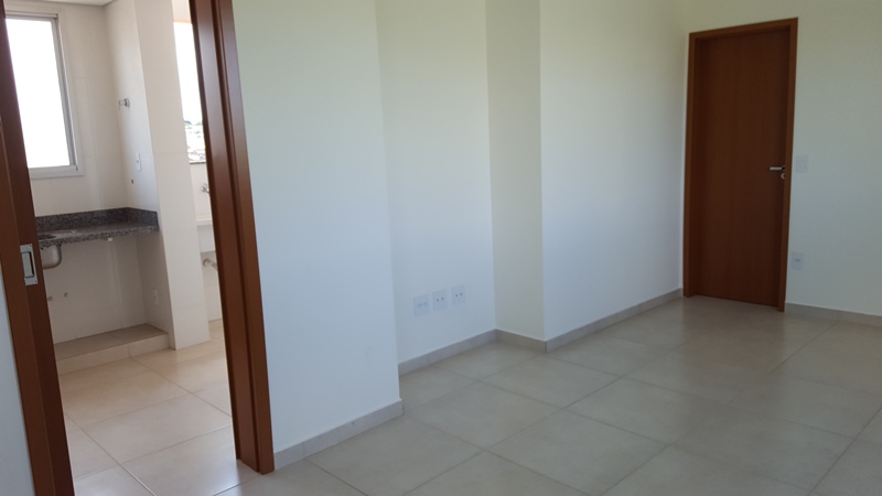 Apartamento à venda com 3 quartos, 77m² - Foto 2