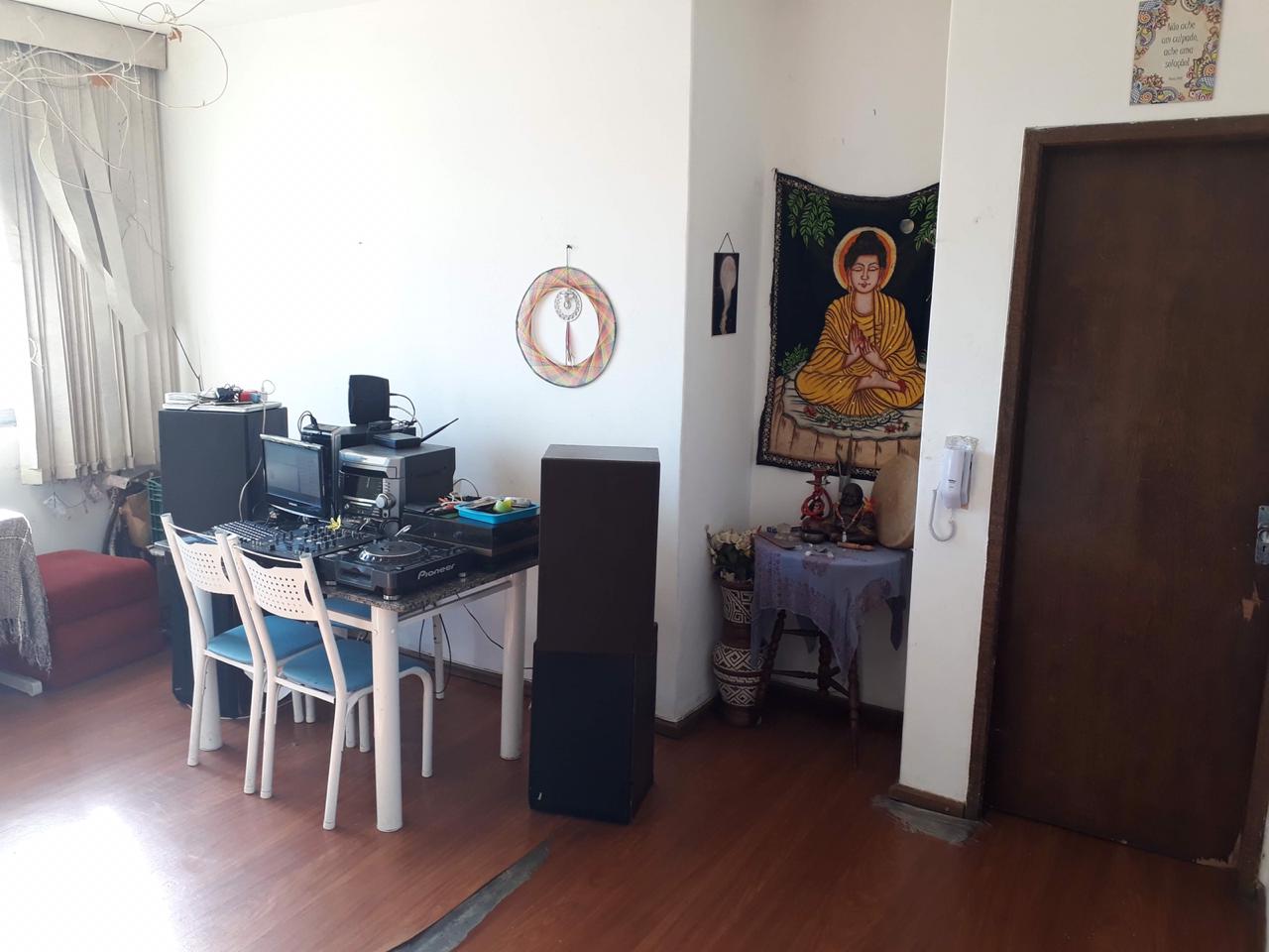 Apartamento à venda com 3 quartos, 107m² - Foto 2