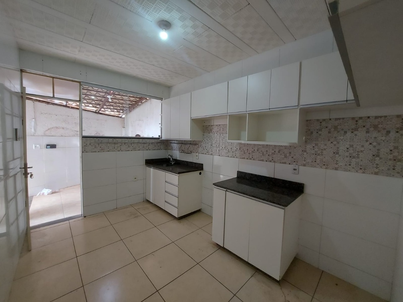 Casa à venda com 3 quartos, 90m² - Foto 19