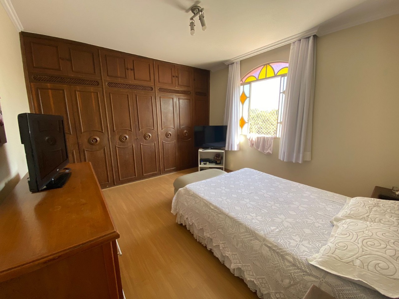 Casa à venda com 4 quartos, 351m² - Foto 10