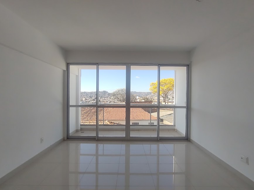 Apartamento à venda com 3 quartos, 112m² - Foto 2