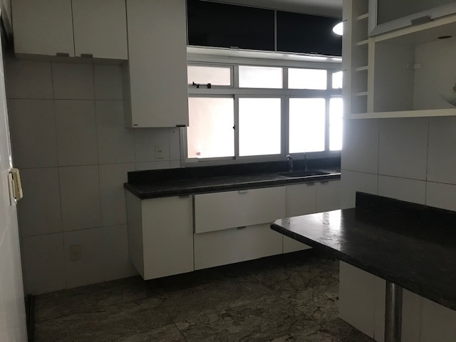 Casa à venda com 4 quartos, 250m² - Foto 14