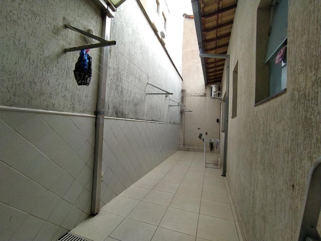 Casa à venda com 3 quartos, 360m² - Foto 8