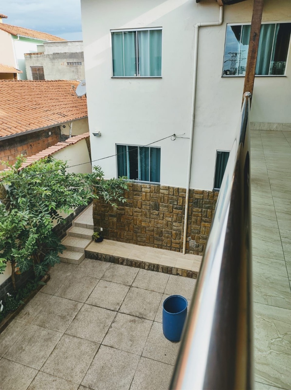 Casa à venda com 5 quartos, 100m² - Foto 1