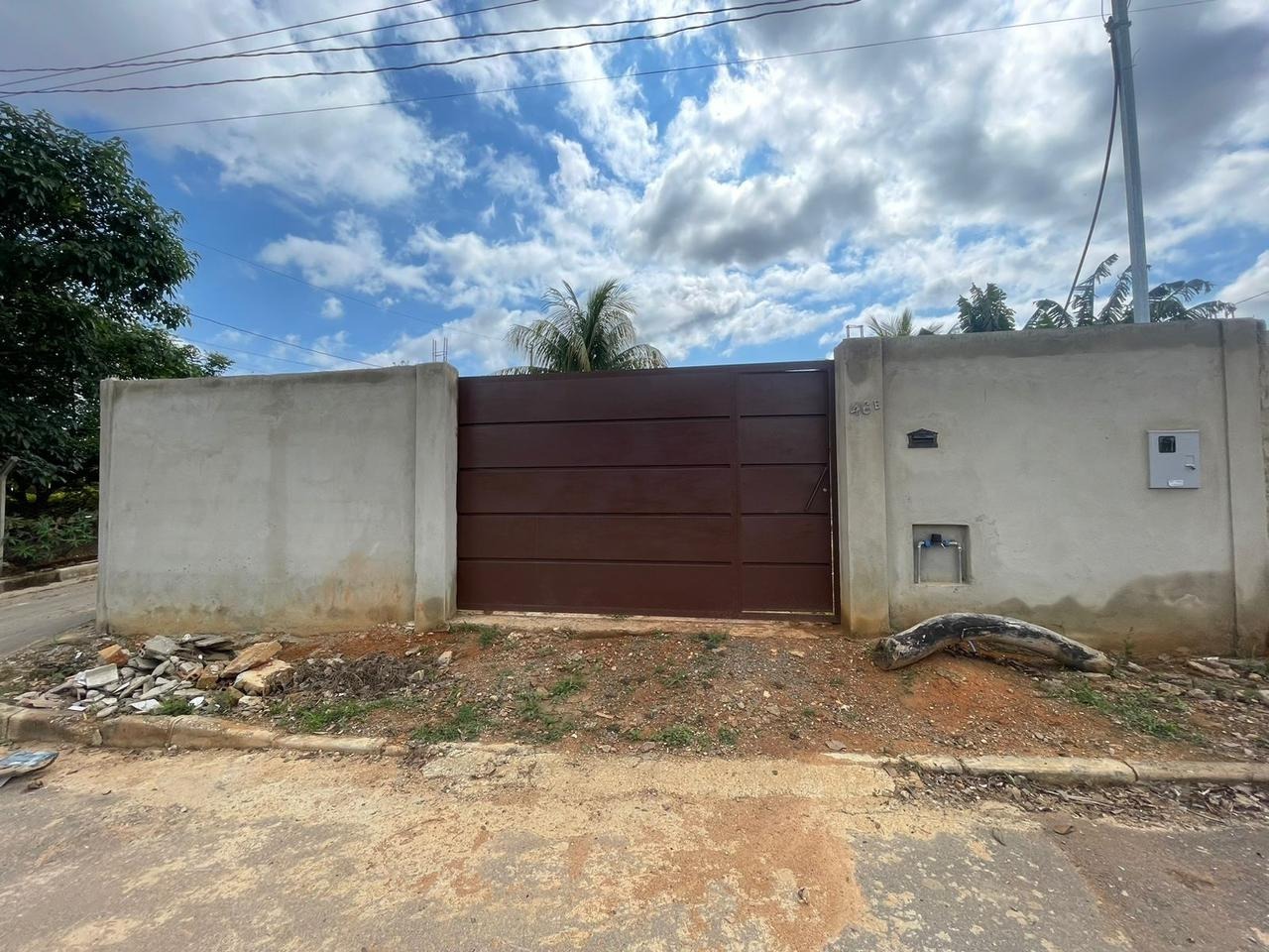 Casa à venda com 2 quartos, 150m² - Foto 1