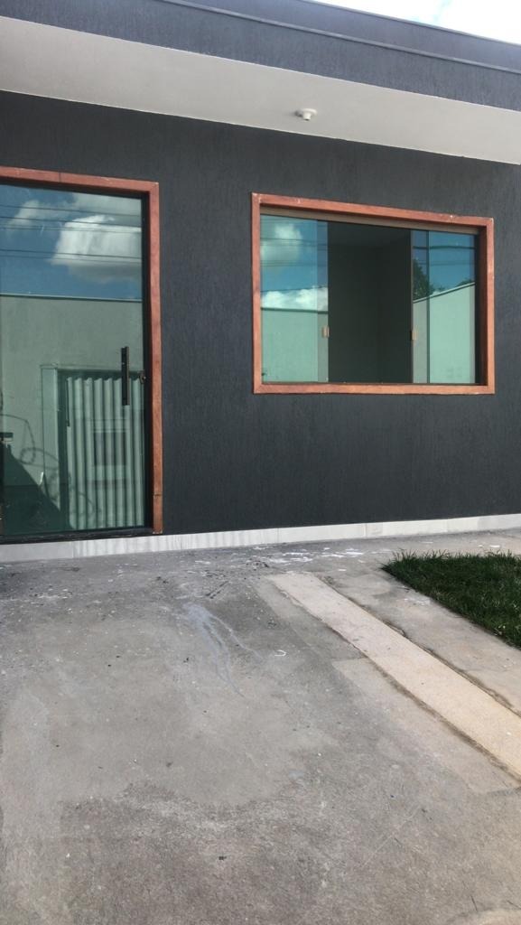 Casa à venda com 2 quartos, 77m² - Foto 1