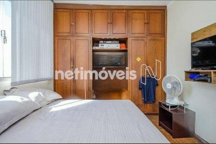 Casa à venda com 6 quartos, 220m² - Foto 2