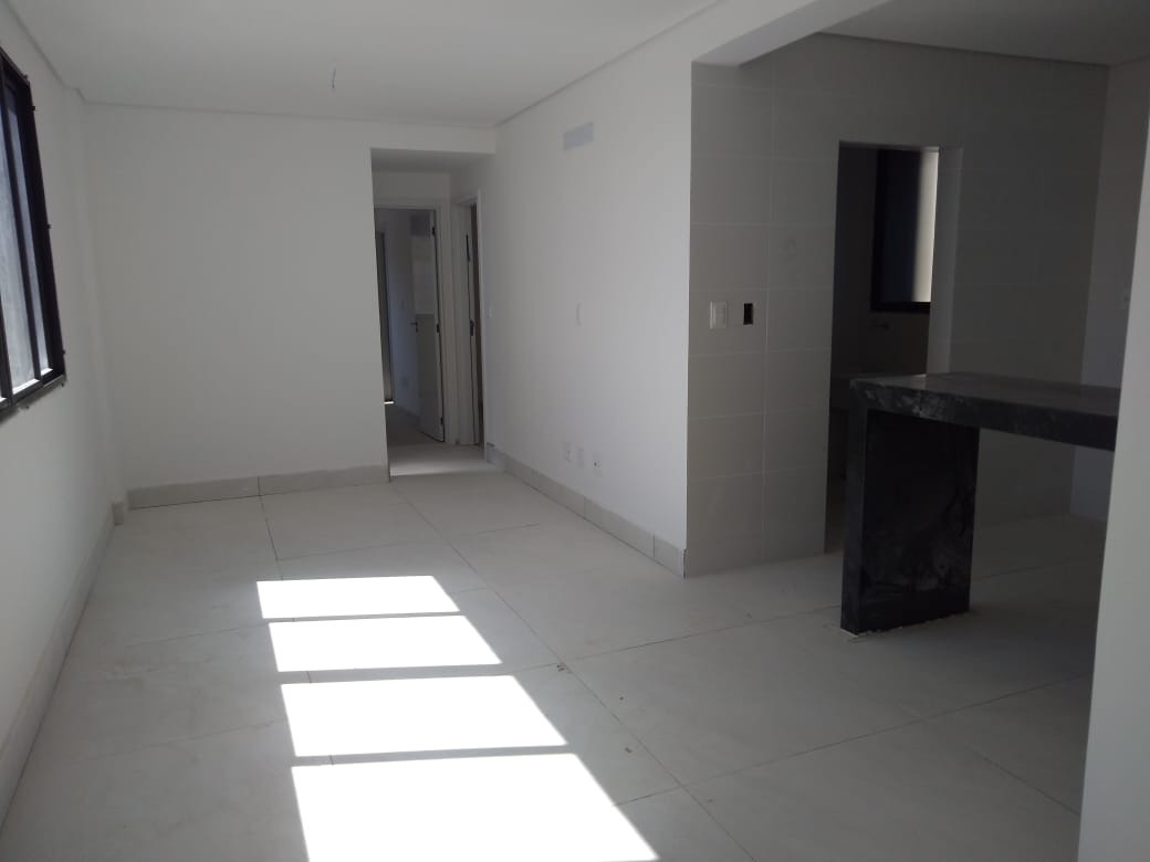 Apartamento à venda com 3 quartos, 30m² - Foto 1