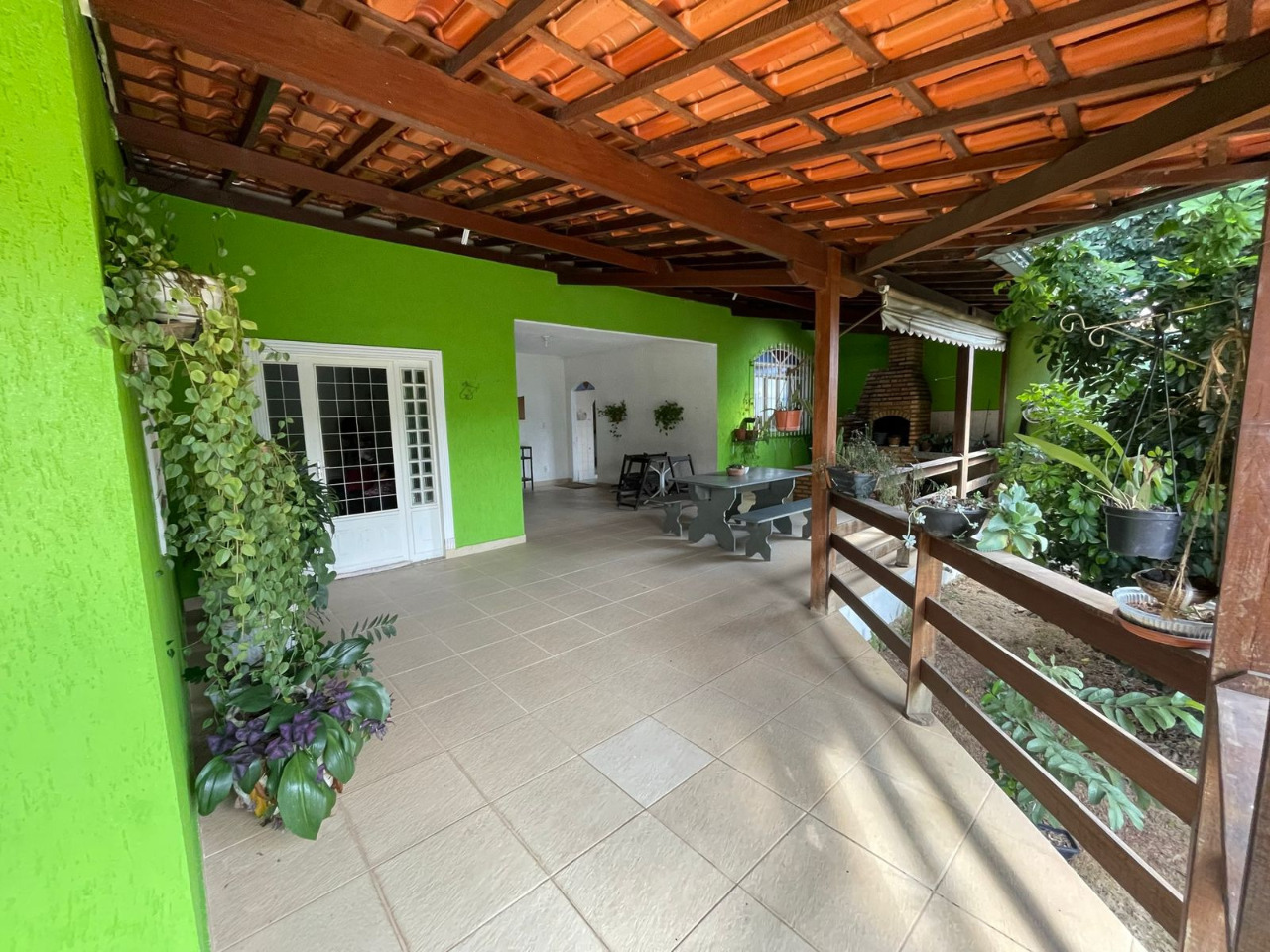 Casa à venda com 3 quartos, 360m² - Foto 1