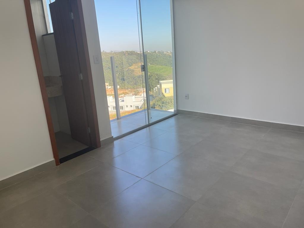 Casa à venda com 3 quartos, 104m² - Foto 4