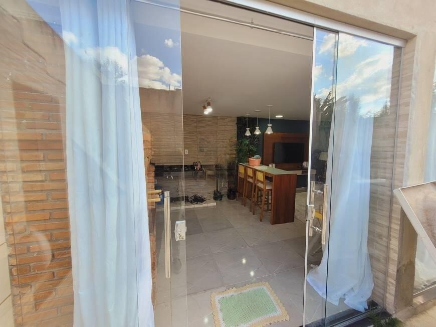 Casa à venda com 3 quartos, 150m² - Foto 2