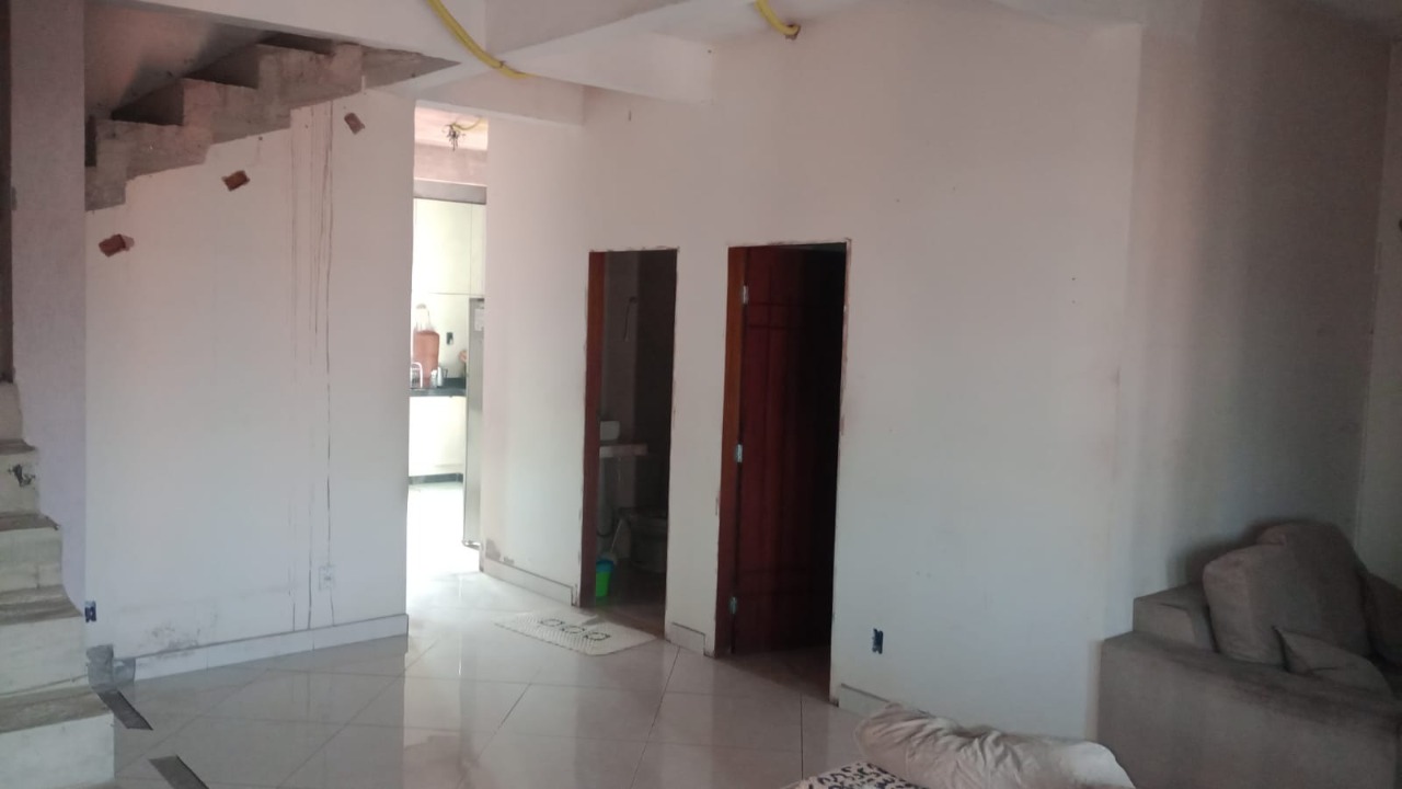 Casa à venda com 4 quartos, 360m² - Foto 2