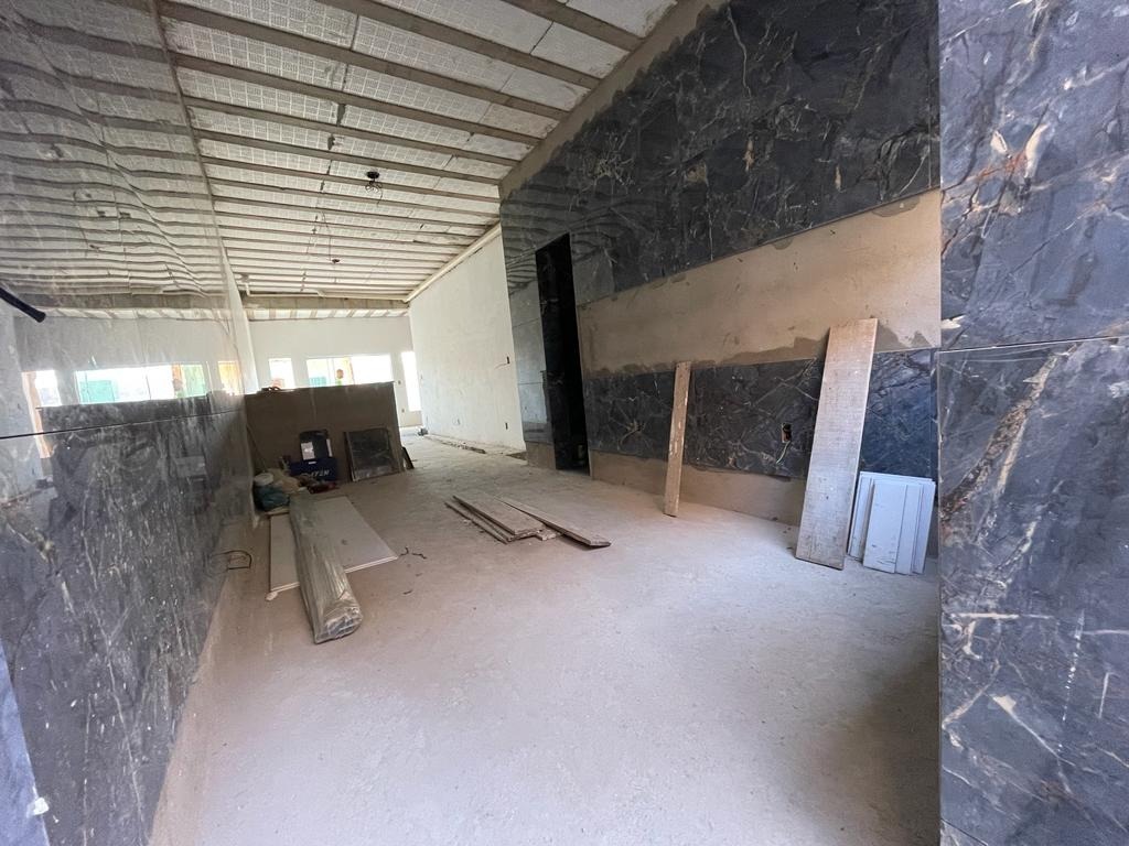 Casa à venda com 3 quartos, 200m² - Foto 1