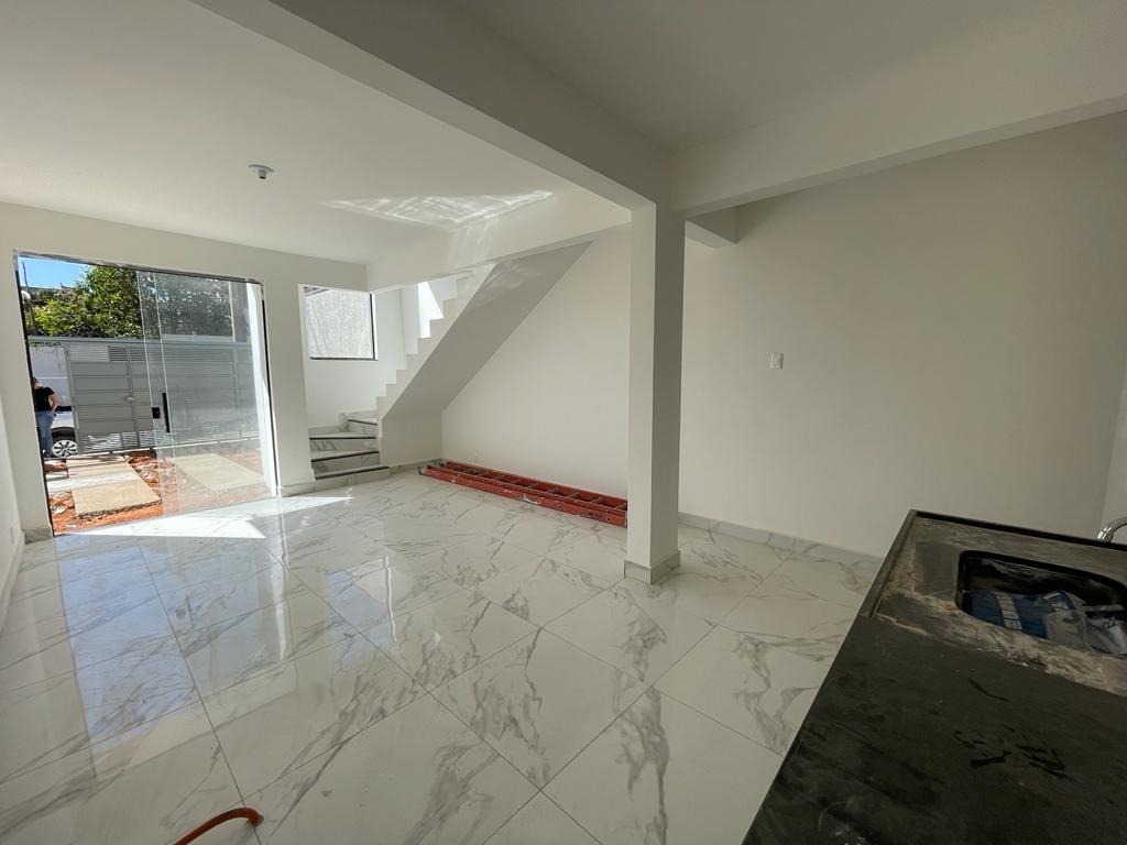 Casa à venda com 3 quartos, 110m² - Foto 3