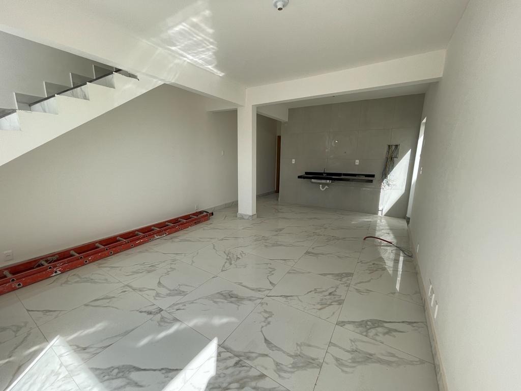 Casa à venda com 3 quartos, 110m² - Foto 2