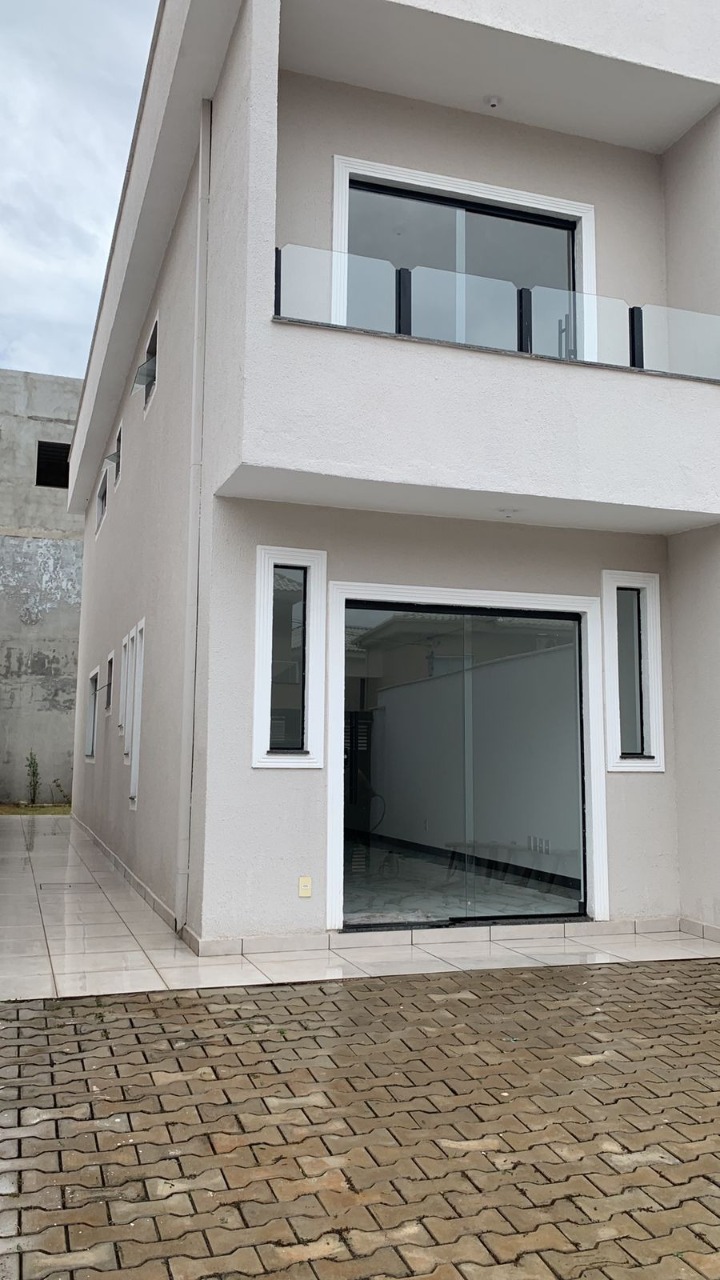 Casa à venda com 2 quartos, 100m² - Foto 1