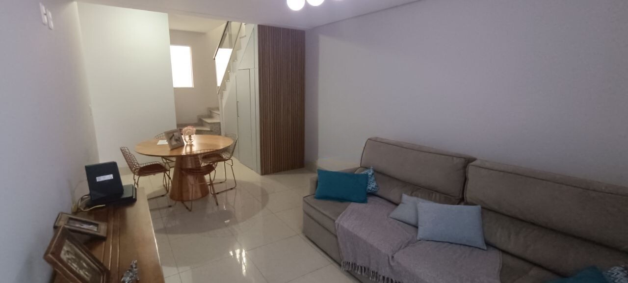 Casa à venda com 3 quartos, 136m² - Foto 1