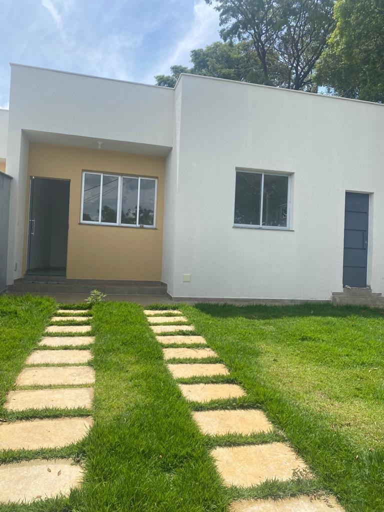 Casa à venda com 3 quartos, 65m² - Foto 1