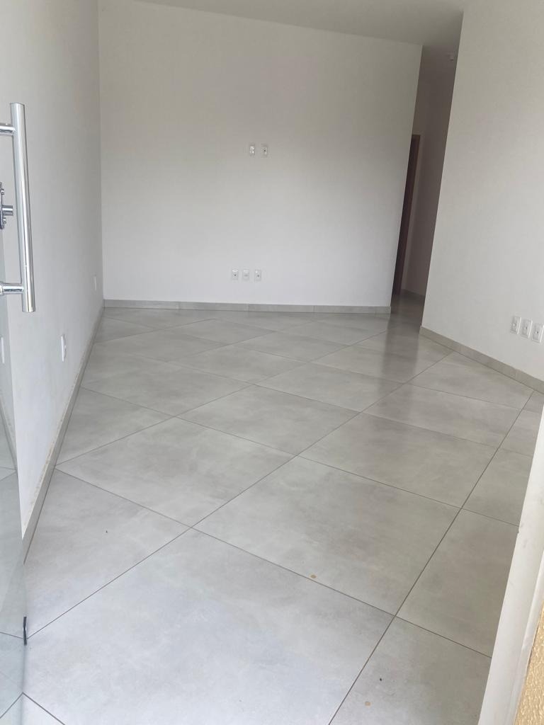 Casa à venda com 3 quartos, 65m² - Foto 2