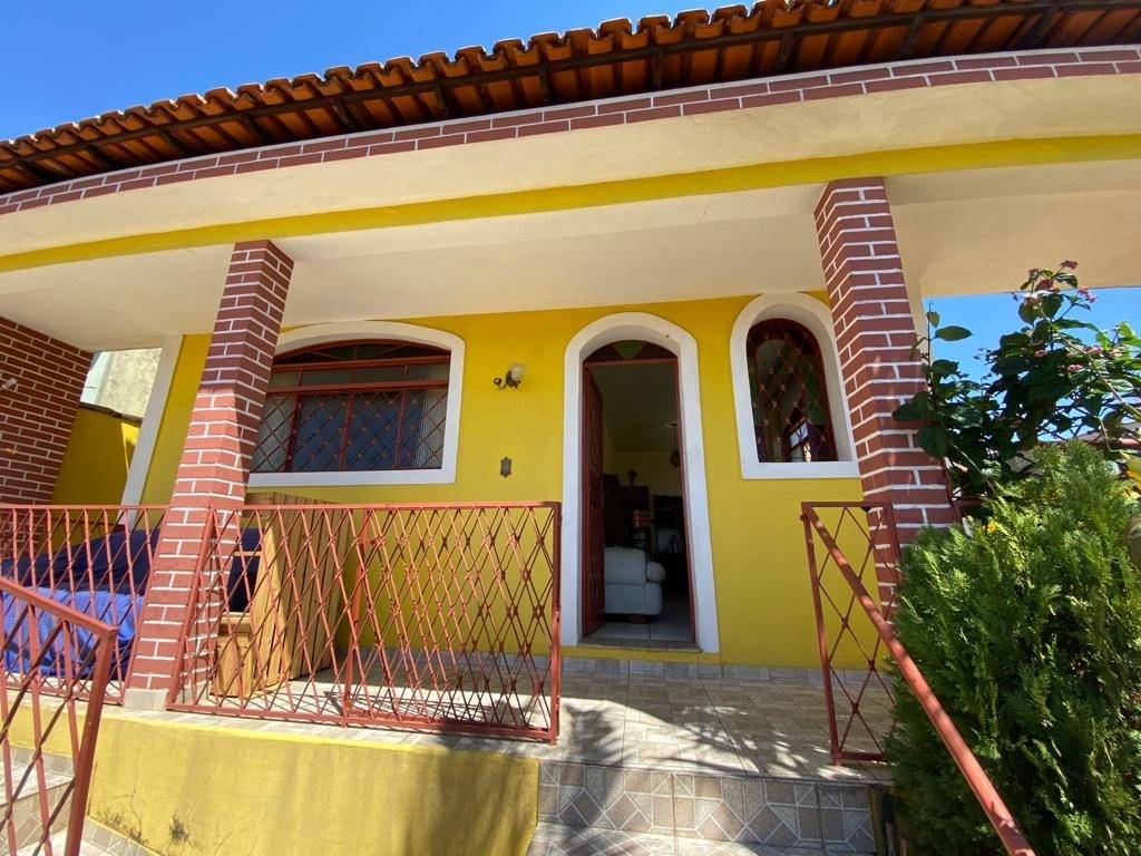 Casa à venda com 3 quartos, 235m² - Foto 1