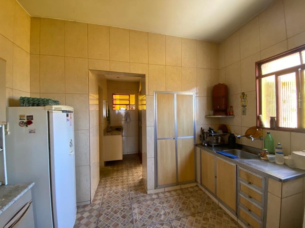 Casa à venda com 3 quartos, 235m² - Foto 10