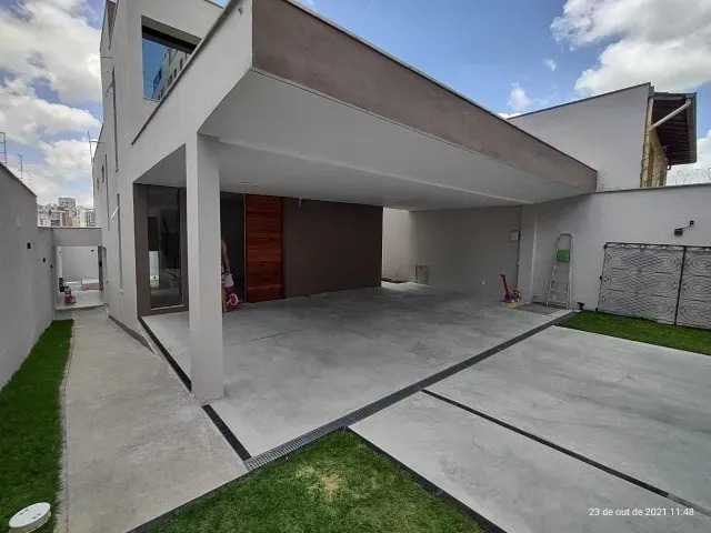 Casa à venda com 5 quartos, 275m² - Foto 2