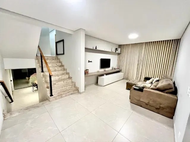 Casa à venda com 5 quartos, 275m² - Foto 3