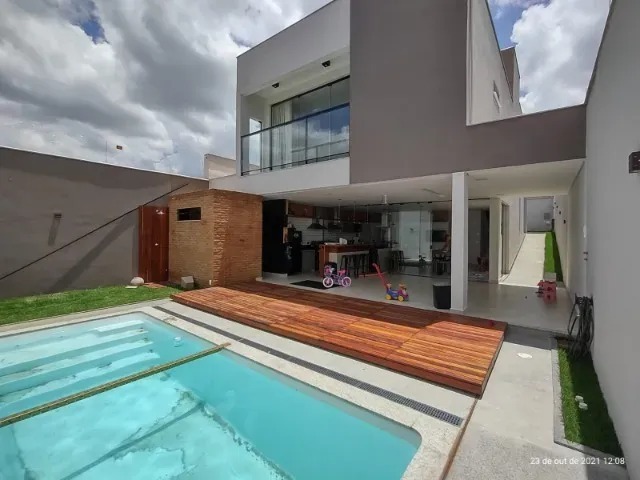 Casa à venda com 5 quartos, 275m² - Foto 1