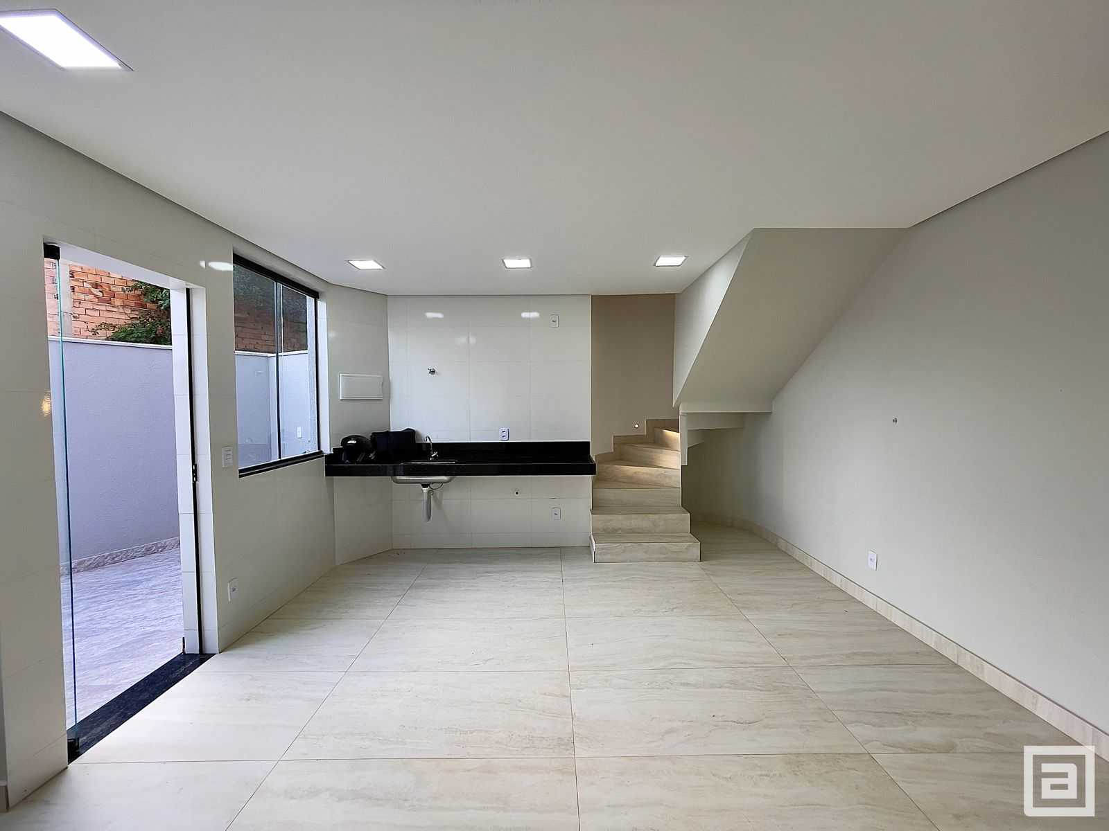 Casa à venda com 3 quartos, 90m² - Foto 5