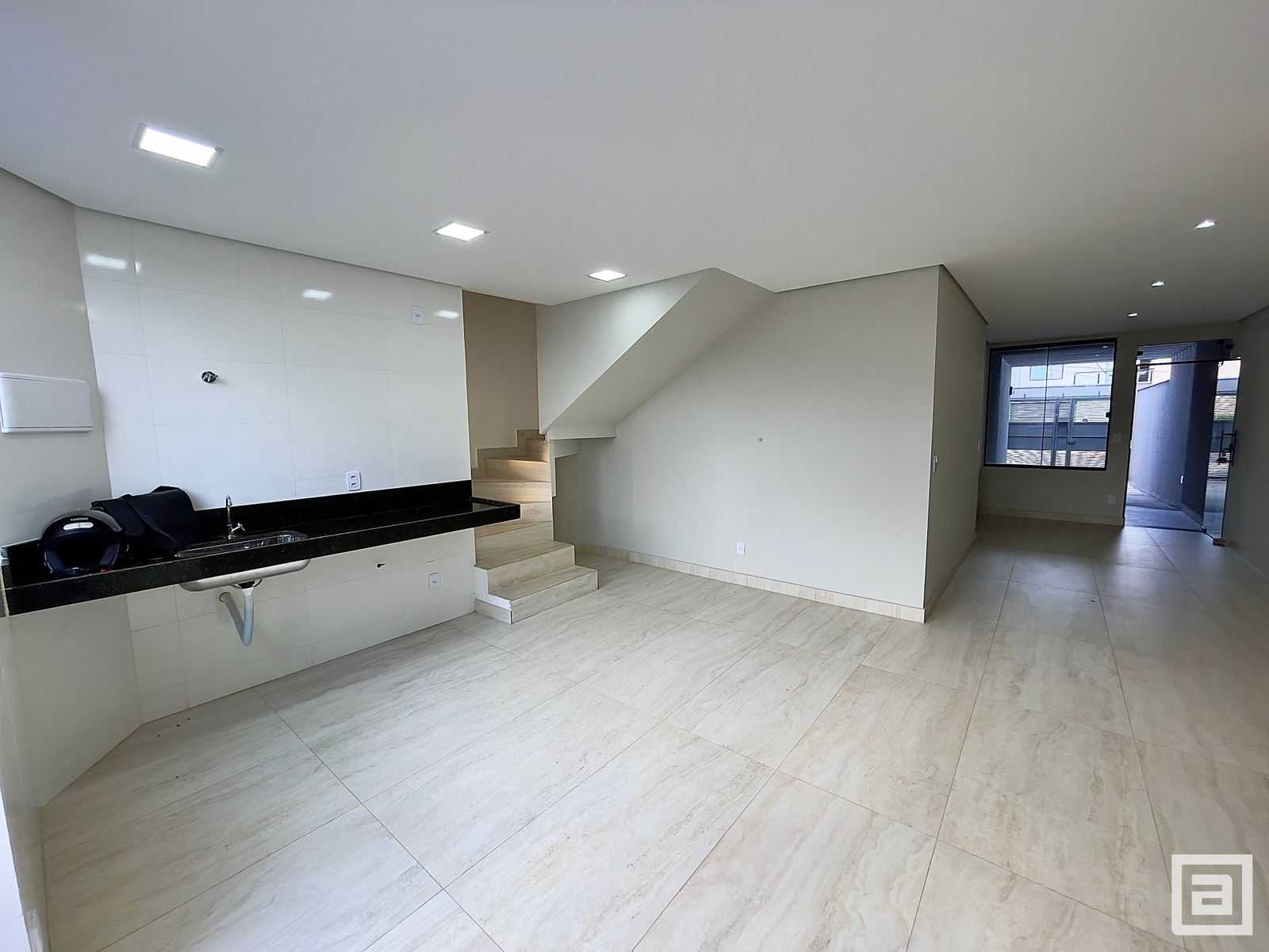 Casa à venda com 3 quartos, 90m² - Foto 4