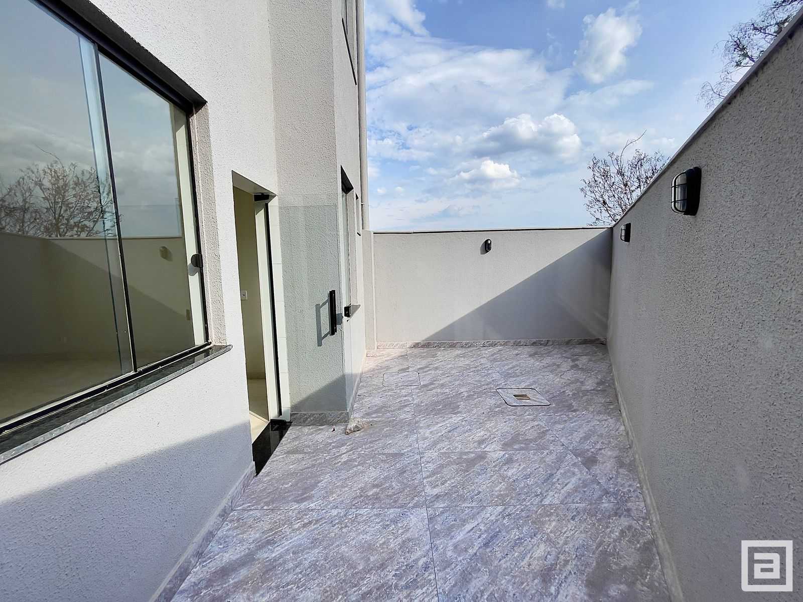 Casa à venda com 3 quartos, 90m² - Foto 3