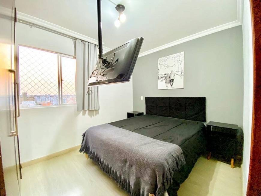 Apartamento à venda com 3 quartos, 95m² - Foto 2