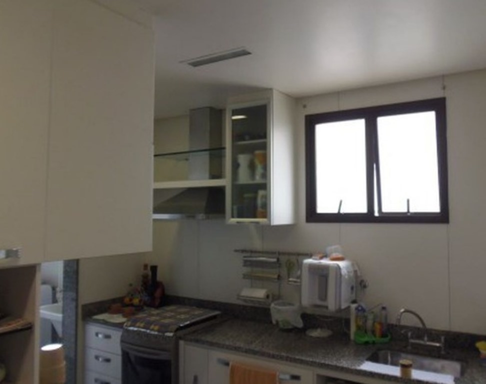 Apartamento à venda com 4 quartos, 196m² - Foto 18