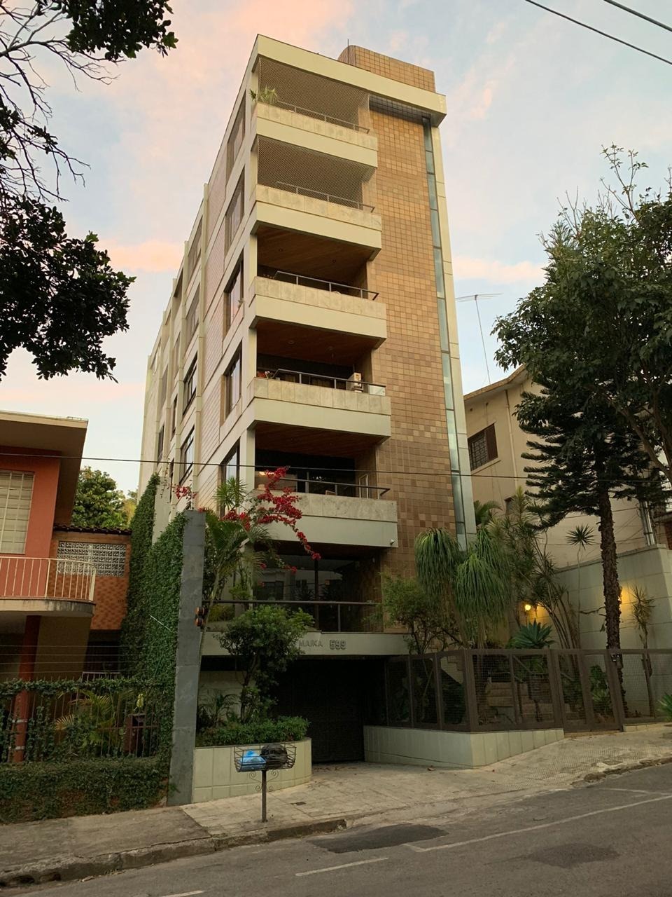 Apartamento à venda com 4 quartos, 179m² - Foto 1